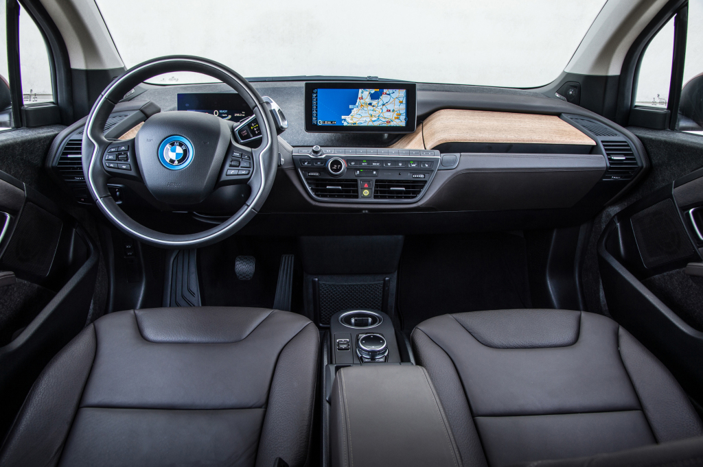 The dashboard of a BMW i3 is shown. (BMW Group)